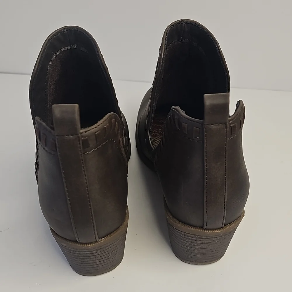 Sophia‎ Taylor Women's Dark Brown Ankle Booties Size 9.5 W
